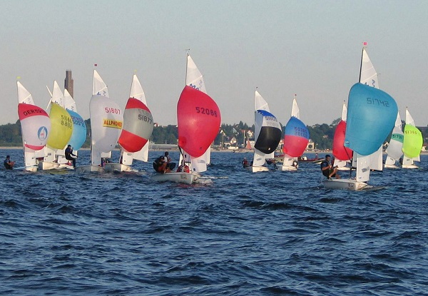 420_Class_Dinghies_with_spinnakers